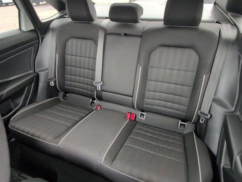 Used 2022 Volkswagen Jetta Sport image 7