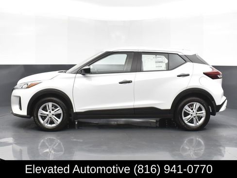 Used 2025 Nissan Kicks Play S FWD image 3