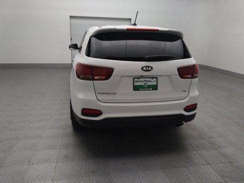 Used 2019 Kia Sorento FWD V6 image 6