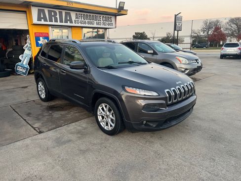 Used 2015 Jeep Cherokee Latitude FWD image 1