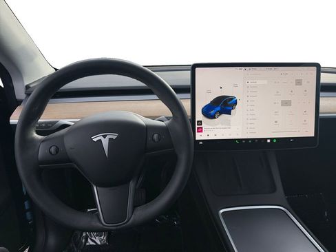 Used 2024 Tesla Model Y Long Range image 24