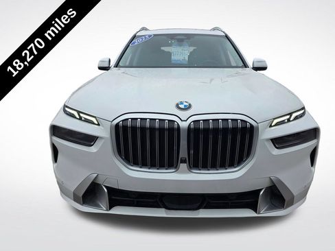 Used 2025 BMW X7 xDrive40i AWD/4WD image 3