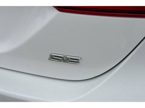 Used 2020 Toyota Camry SE FWD image 7