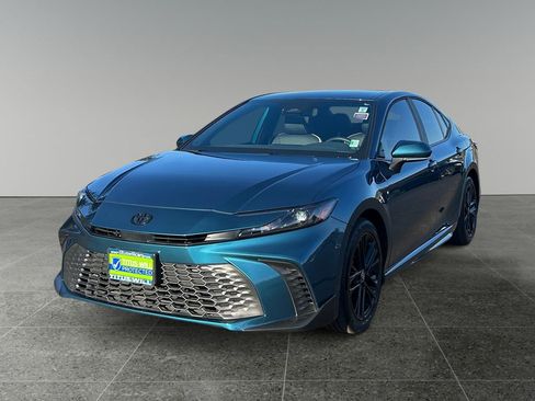 Used 2025 Toyota Camry SE w/ Convenience Package AWD/4WD image 3
