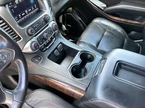 Used 2018 Chevrolet Suburban LT RWD image 15