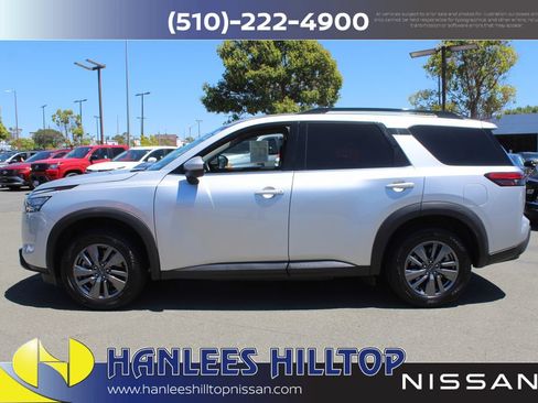 Used 2025 Nissan Pathfinder SV FWD image 2