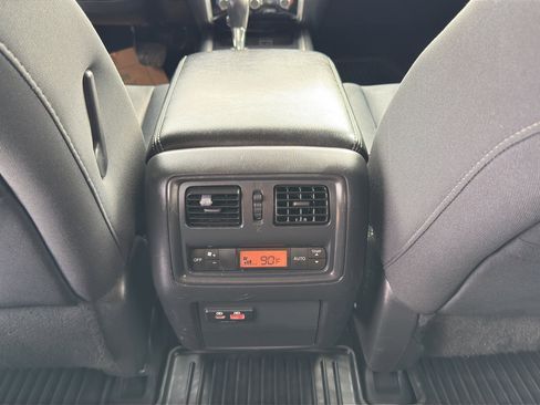 Used 2019 Nissan Pathfinder SV image 36