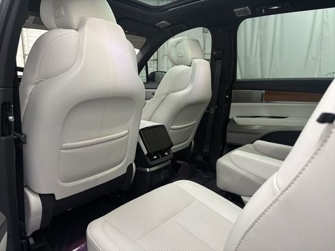 Used 2026 Cadillac Vistiq Luxury w/ LPO, Floor Liner Package image 19