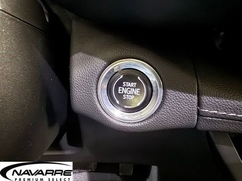 Used 2023 Buick Envision Essence image 22
