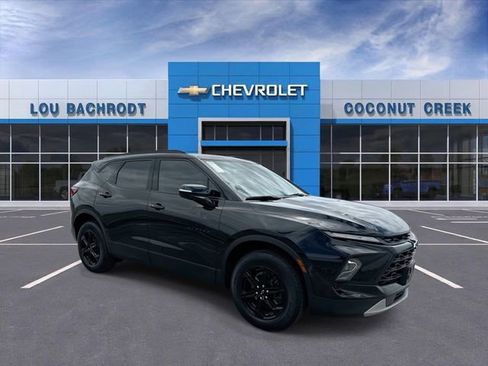 Used 2024 Chevrolet Blazer LT w/ Midnight/Sport Edition FWD image 2