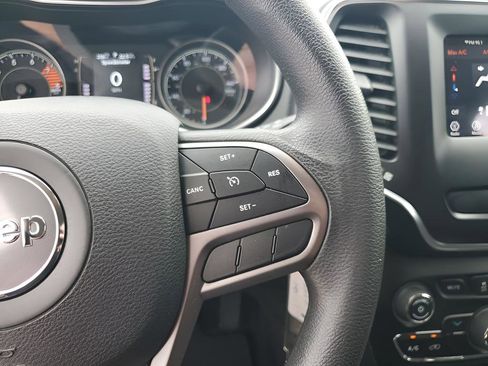 Used 2019 Jeep Cherokee Latitude w/ Popular Appearance Group image 33