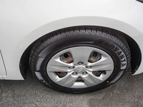 Used 2017 Kia Forte LX FWD image 10