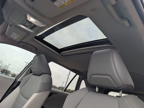 Used 2023 Toyota RAV4 XLE Premium image 28