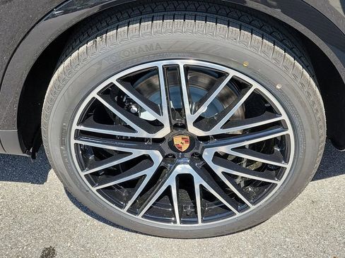 New 2026 Porsche Cayenne Base image 11