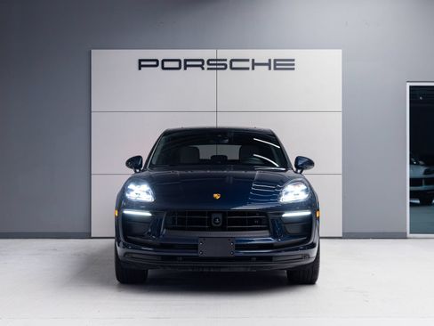 Certified 2023 Porsche Macan AWD/4WD image 10