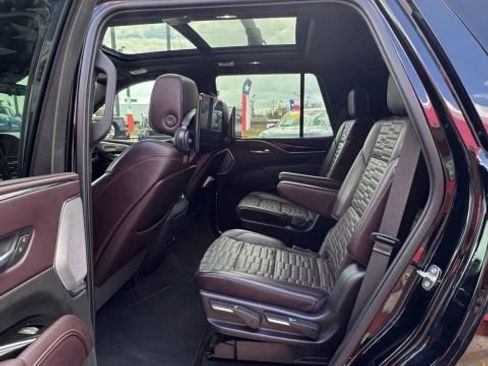 Used 2022 Cadillac Escalade Sport Platinum w/ LPO, ONYX Package AWD/4WD image 9