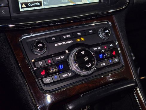 Used 2018 Lincoln Continental Reserve image 41