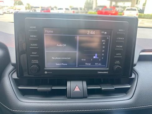 Used 2021 Toyota RAV4 LE FWD image 12