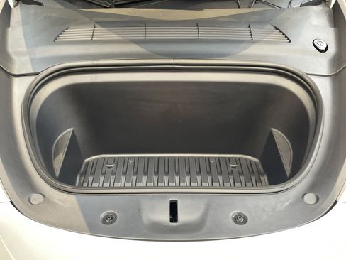Used 2023 Tesla Model Y Long Range AWD/4WD image 36