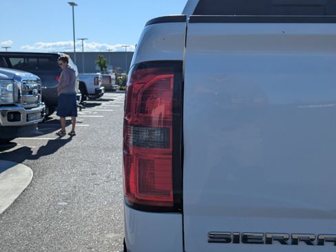 Used 2016 GMC Sierra 2500 SLT w/ Duramax Plus Package AWD/4WD image 43