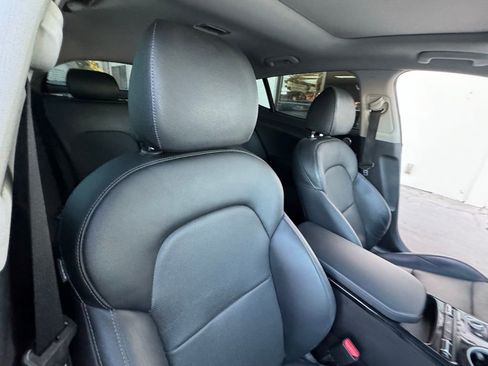 Used 2018 Kia Stinger Premium image 28