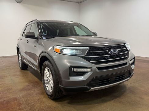 Used 2023 Ford Explorer XLT AWD/4WD image 30