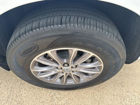 Used 2024 Buick Enclave Premium image 4