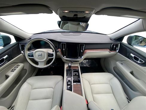 Used 2019 Volvo S60 T6 Momentum w/ Multimedia Package image 34