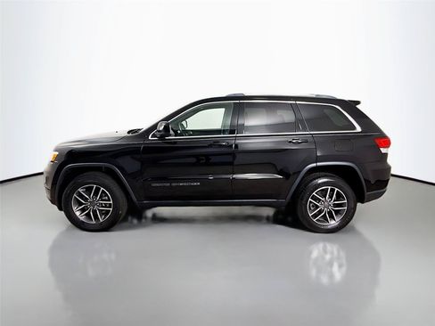 Used 2020 Jeep Grand Cherokee Laredo w/ 18" Wheel & 8.4" Radio Group AWD/4WD image 8