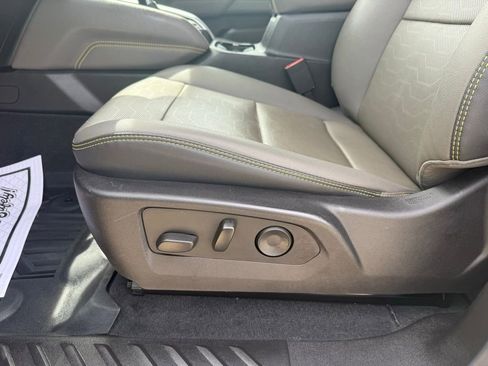 Used 2025 Chevrolet Colorado ZR2 w/ Technology Package AWD/4WD image 28
