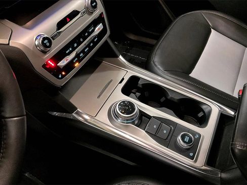 Certified 2022 Ford Explorer XLT w/ Equipment Group 202A image 16