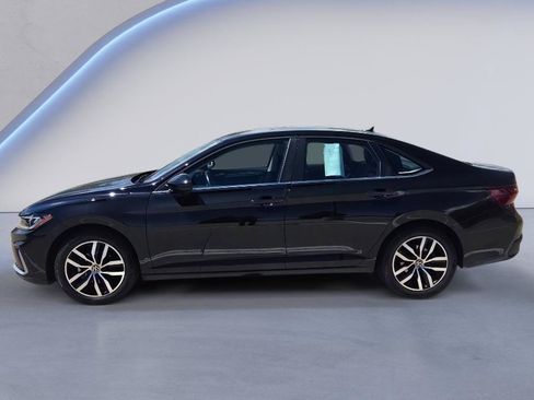 Used 2025 Volkswagen Jetta SE w/ Sunroof Package FWD image 2