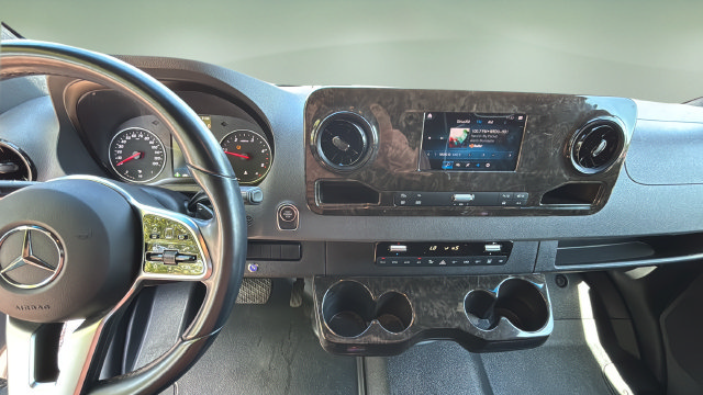 Used 2021 Mercedes-Benz Sprinter 2500 image 13