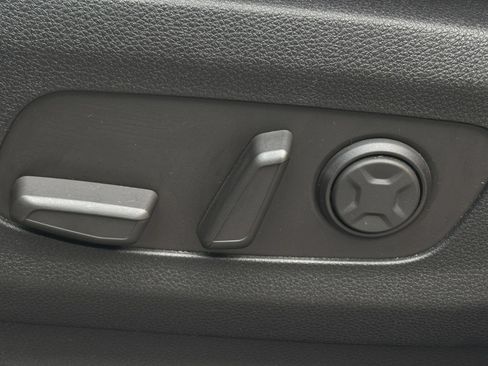 Used 2026 Kia Carnival FWD image 19