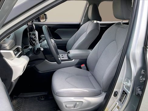 Used 2023 Toyota Highlander LE image 22
