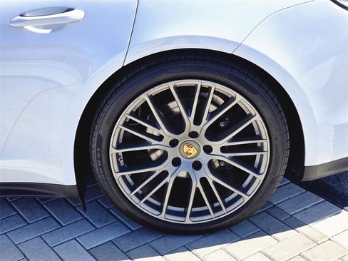 Used 2023 Porsche Panamera 4 Platinum Edition image 5