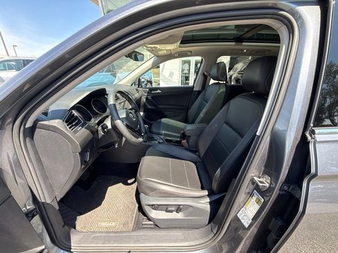 Used 2021 Volkswagen Tiguan SE w/ Panoramic Sunroof Package AWD/4WD image 11