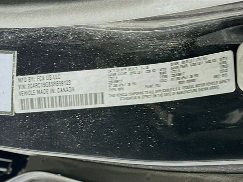 Used 2025 Chrysler Pacifica Select FWD image 12