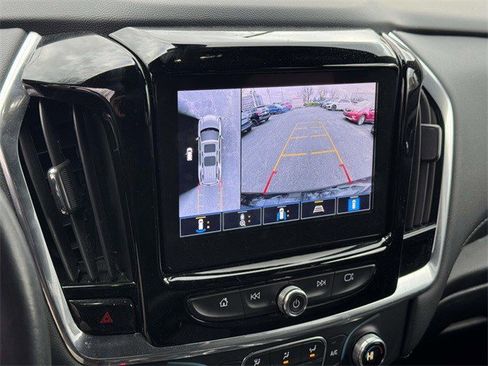 Used 2022 Chevrolet Traverse LT image 18