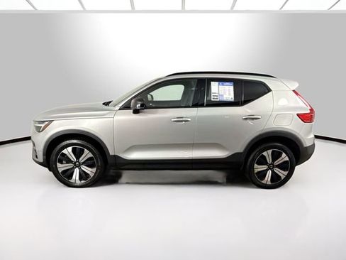 Used 2023 Volvo XC40 Recharge Plus image 3