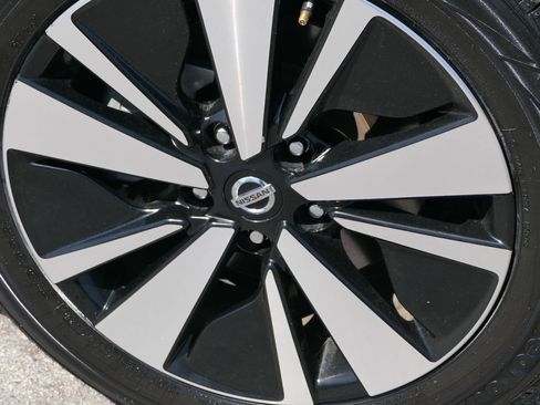 Used 2022 Nissan Altima 2.5 SV w/ SV Premium Package FWD image 11