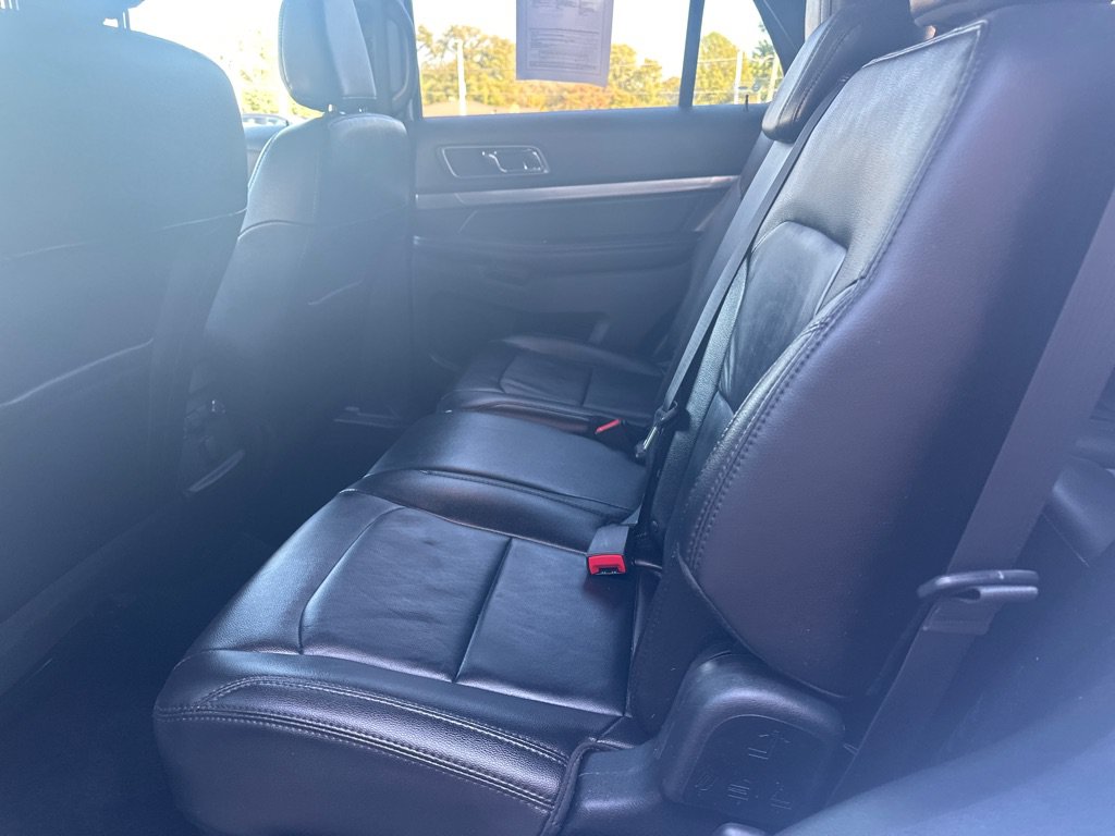 Used 2018 Ford Explorer XLT w/ Equipment Group 202A AWD/4WD image 19