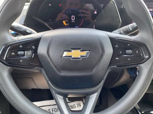 Used 2025 Chevrolet Trax LT FWD image 21