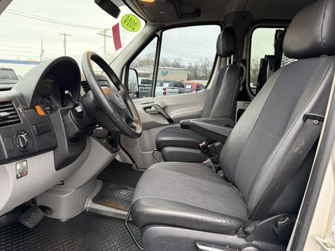 Used 2014 Mercedes-Benz Sprinter 2500 image 15