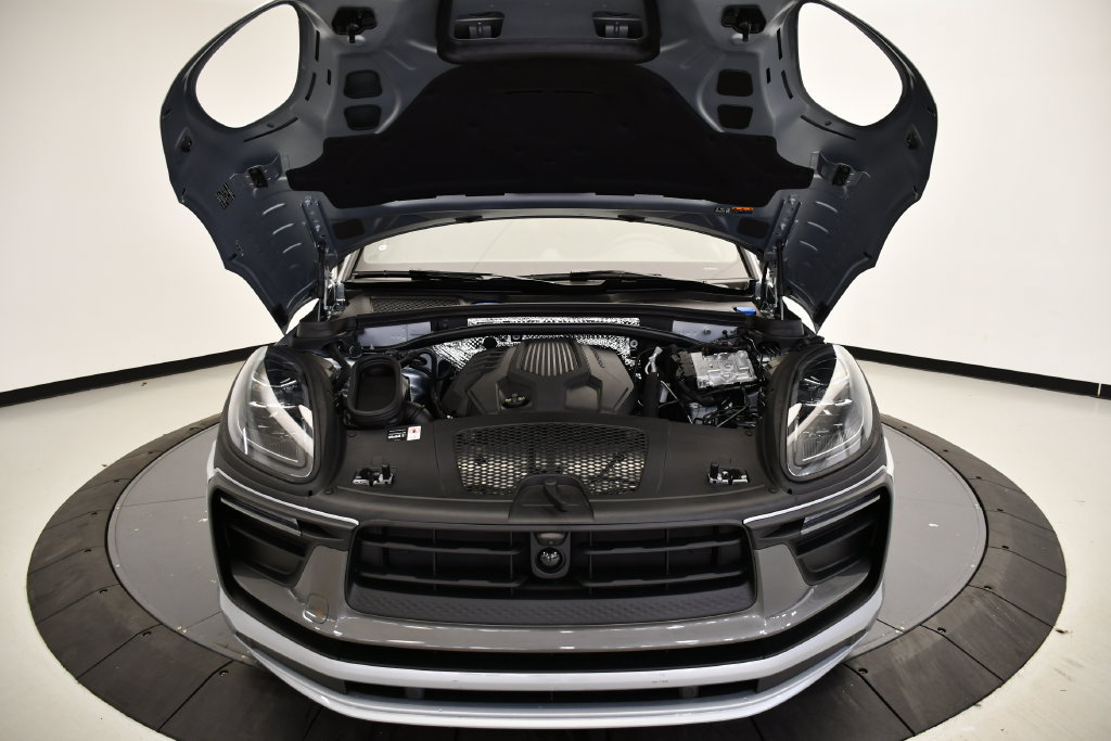 Certified 2026 Porsche Macan Turbo AWD/4WD image 13