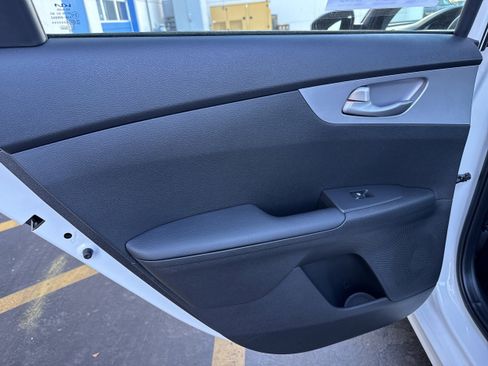 Used 2024 Kia Forte LXS image 9