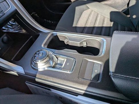 Used 2018 Ford Fusion SE w/ Fusion SE Technology Package image 11