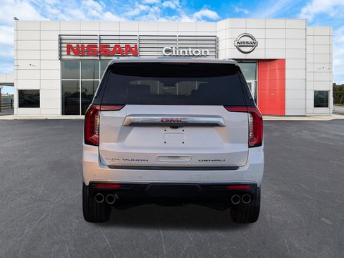 Used 2024 GMC Yukon XL Denali w/ Advanced Technology Package image 4