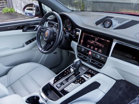 Certified 2024 Porsche Macan Turbo image 51