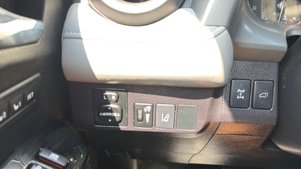 Used 2018 Toyota RAV4 Limited w/ Advanced Technology Package AWD/4WD image 21